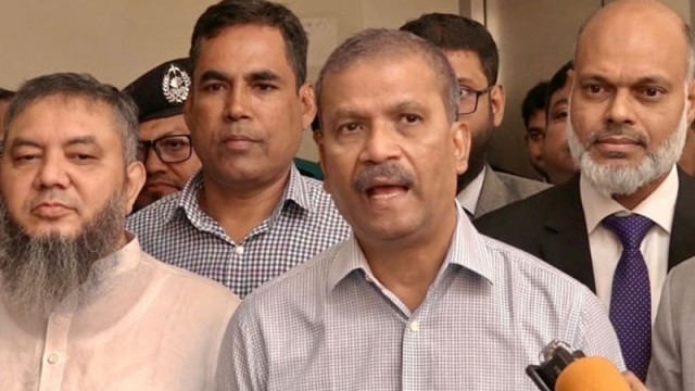 ফেব্রুয়ারিতে নির্বাচন আয়োজনে সরকার বদ্ধপরিকর : আইন উপদেষ্টা