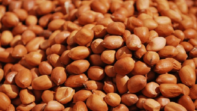 চিনাবাদাম খাওয়ার উপকারিতা