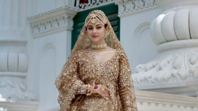 রানির বেশে নজরকাড়া শবনম বুবলী