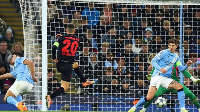 চেলসির কাছে ধরাশায়ী ১০ জনের বার্সা