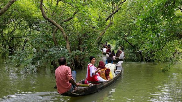 সুন্দরবনের দুবলারচরে পুণ্যার্থীদের যাত্রা শুরু