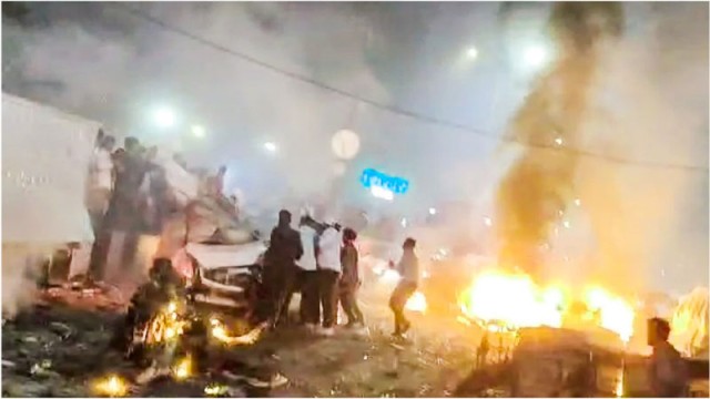 ভয়াবহ বিস্ফোরণে দিল্লির রাস্তায় পড়ে আছে ছিন্ন-ভিন্ন মরদেহ