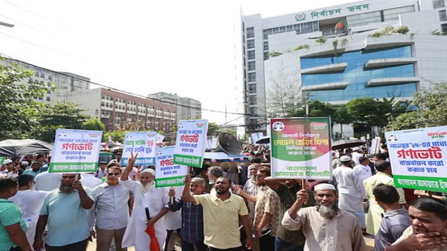 গণভোটসহ পাঁচ দফা দাবি নিয়ে জামায়াতসহ আট দল ইসিতে