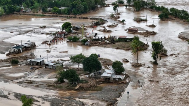 ফিলিপাইনে ঘূর্ণিঝড়ের আঘাতে নিহত ৫