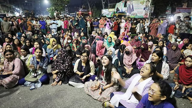 প্রধান সন্দেহভাজন মাহিরকে থানায় সোপর্দ করলেন তাঁর মা