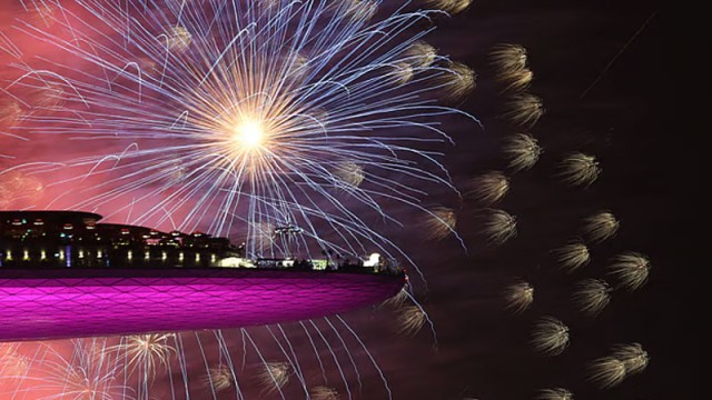 জাঁকজমকপূর্ণ আয়োজনে দেশে দেশে খ্রিষ্টীয় বর্ষবরণ