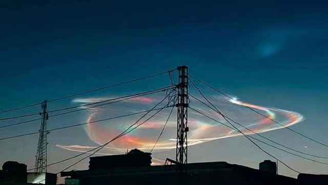 পাকিস্তানের কোয়েটা শহরের আকাশে বিরল বর্ণিল দৃশ্য: জনমনে কৌতূহল