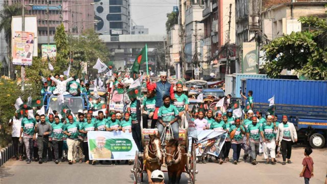 পুরান ঢাকার ঐতিহ্য রক্ষায় জামায়াত প্রার্থীর ঘোড়ার গাড়ির র‍্যালি