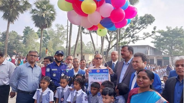প্রাথমিক বিদ্যালয়ে স্কুল ফিডিং কর্মসূচির উদ্বোধন করেন প্রাথমিক ও গণশিক্ষা উপদেষ্টা