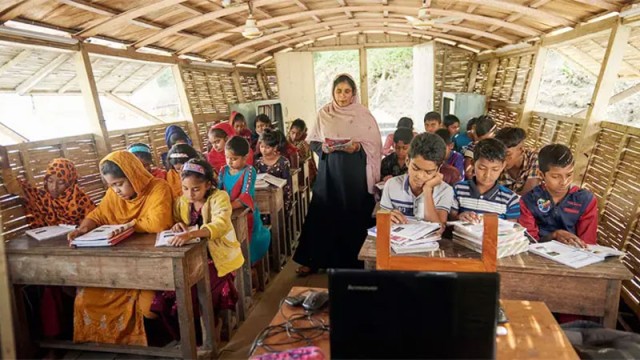 পাবনার চলনবিল থেকে বিশ্বমঞ্চে ’ভাসমান স্কুল’