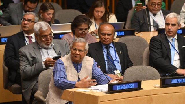 চলুন এমন অর্থনীতি গড়ে তুলি, যেখানে কেউ পিছিয়ে থাকবে না: ড. ইউনূস