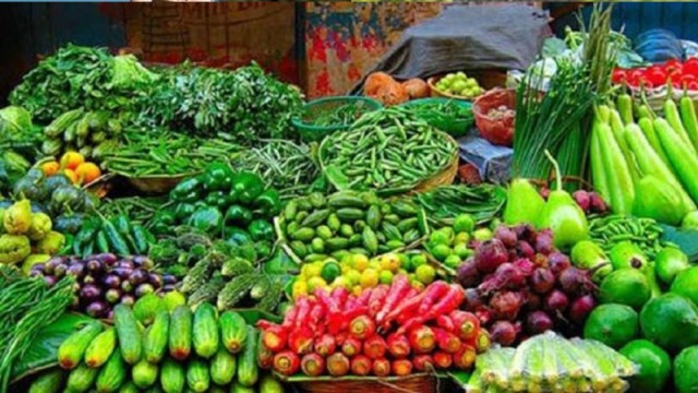 বাজারে ভরপুর সবজি থাকা সত্ত্বেও কমছে না দাম